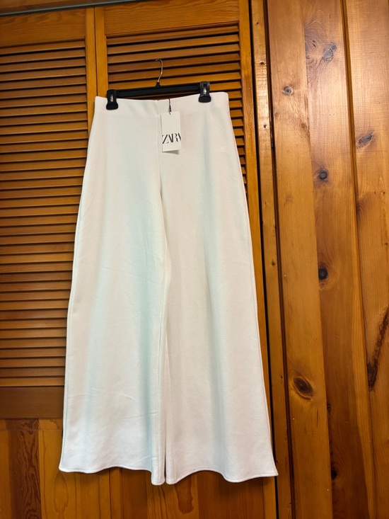 Zara Pants - Zara Wide-Leg White Pants rubber around  waist length 40”pit to pit 15”
